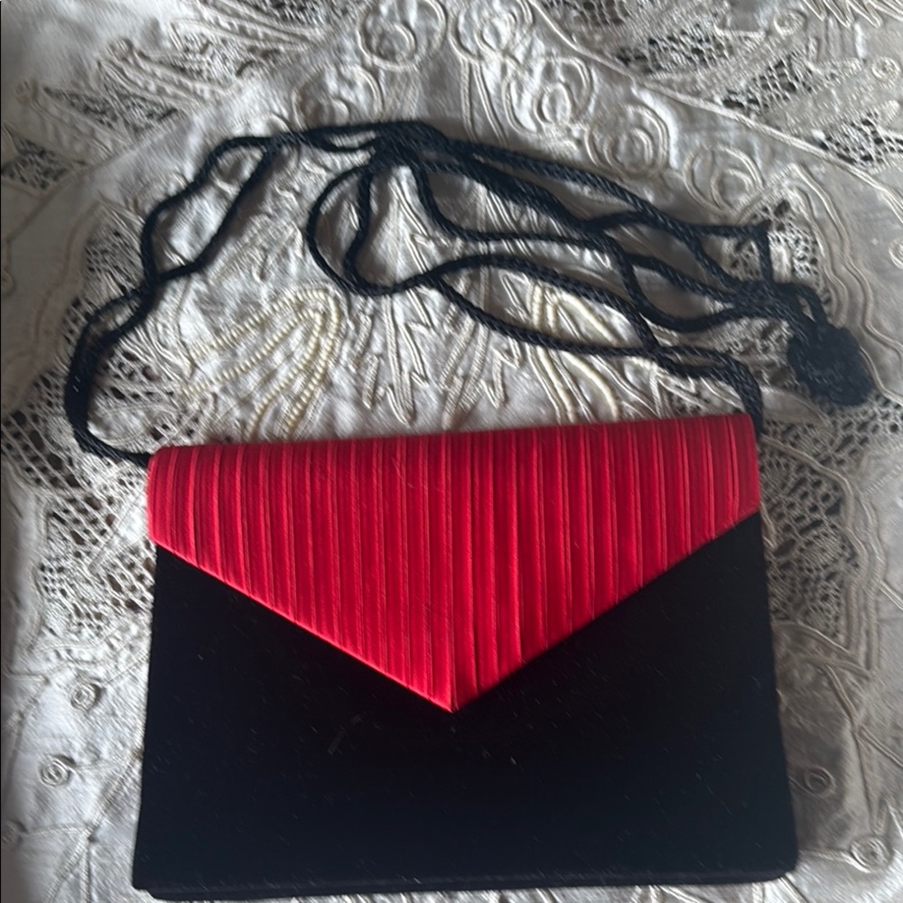 Chic Vintage Red and Black Velvet and Satin Clutch with Sleek Design